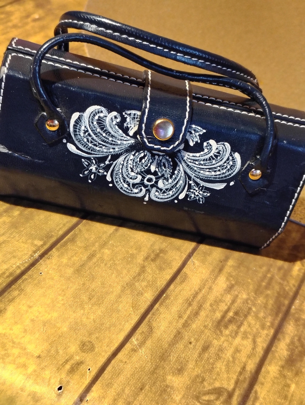 Vintage Blue Women's Handbag with White Embroidered Floral Design